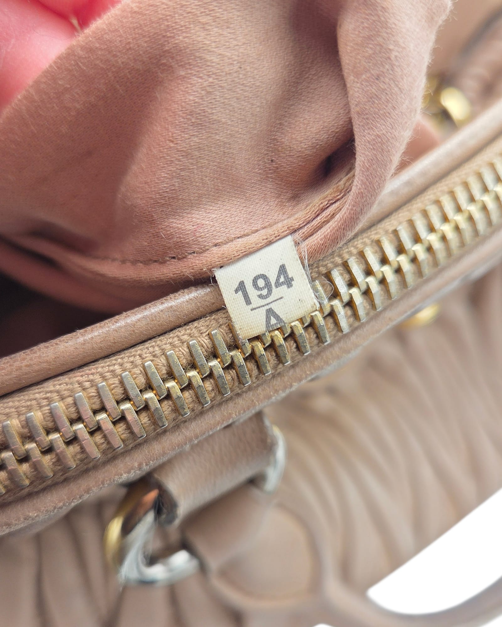 Miu Miu Matelasse Handtasche