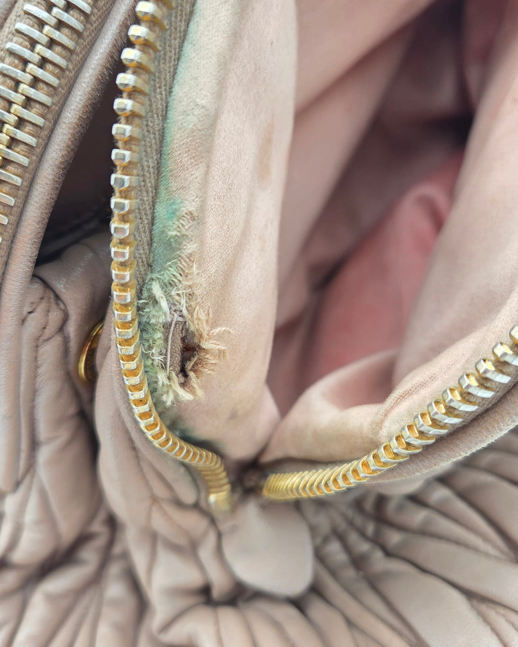 Miu Miu Matelasse Handtasche