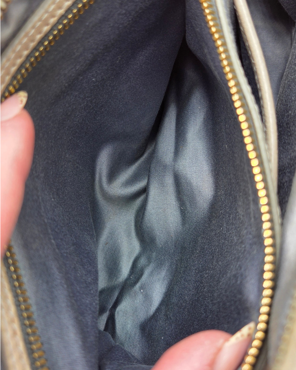 Miu Miu Crossbody Tasche Grau