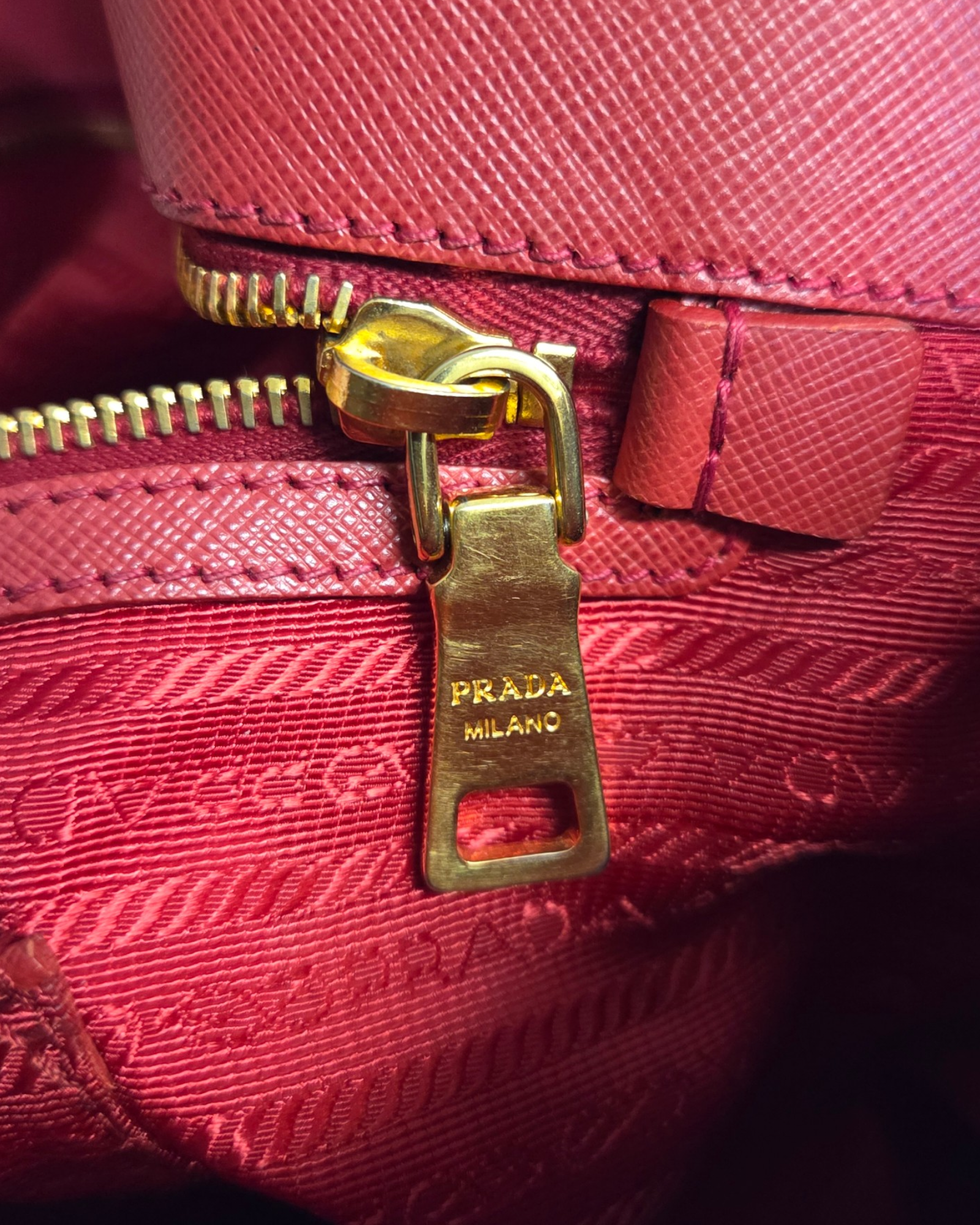 Prada Galeria Saffiano