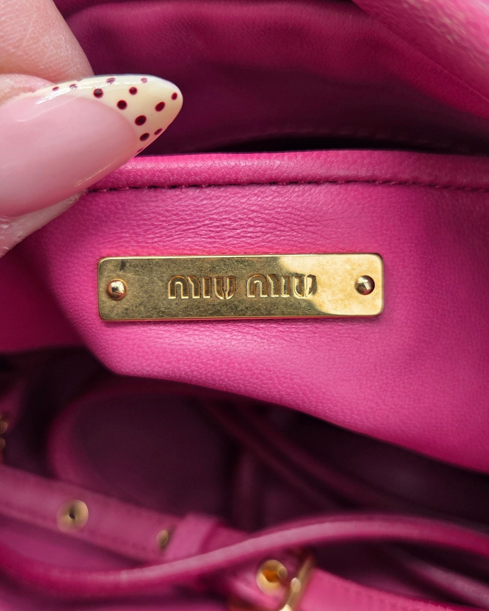 Miu Miu Matelasse Crossbody Tasche Fuchsia