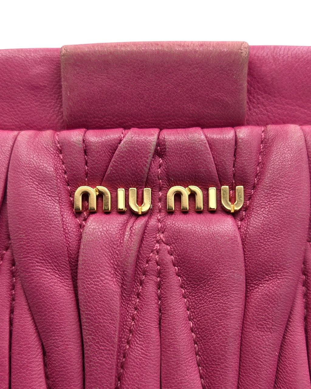 Miu Miu Matelasse Crossbody Tasche Fuchsia