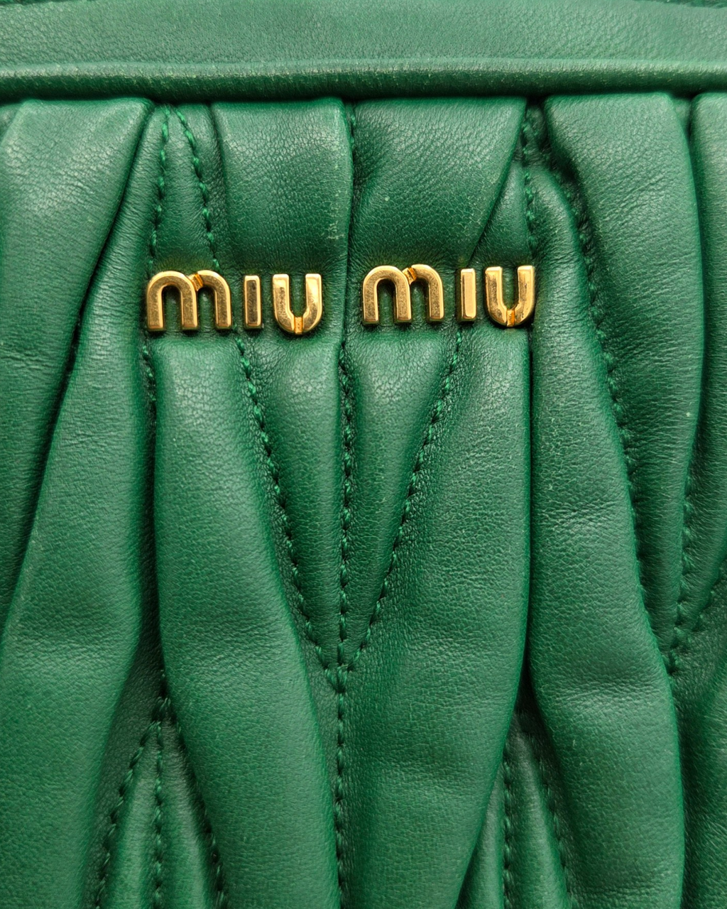 Miu Miu Matelasse Crossbody Tasche