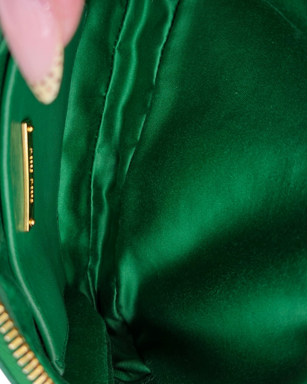Miu Miu Matelasse Crossbody Tasche