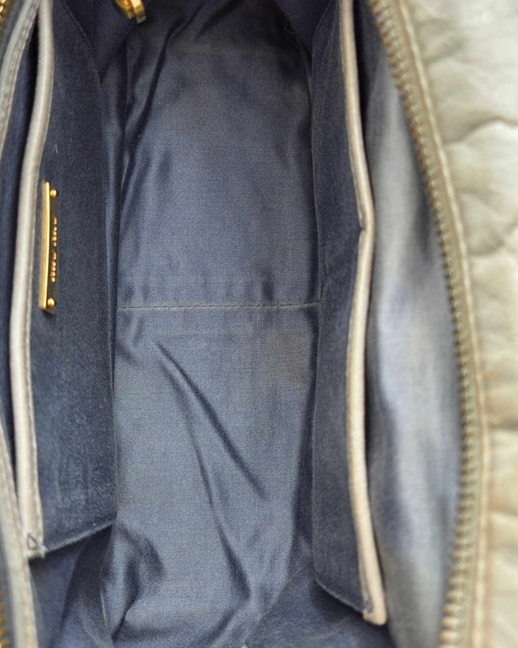 Miu Miu Crossbody Tasche Grau